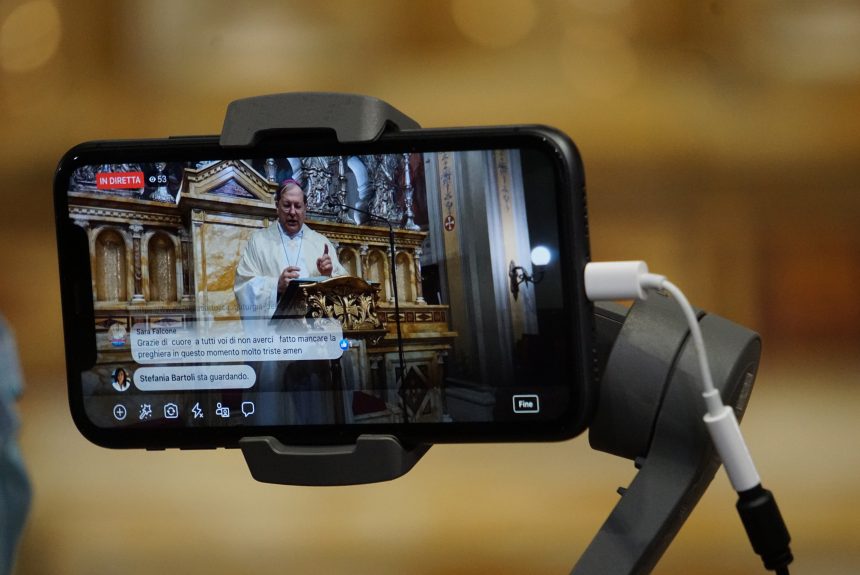 Ascoltare con l’orecchio del cuore | Messaggio del Papa 56ª Giornata Mondiale delle Comunicazioni Sociali