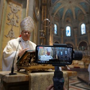 Monsignor Gallese, continuano le Messe in streaming